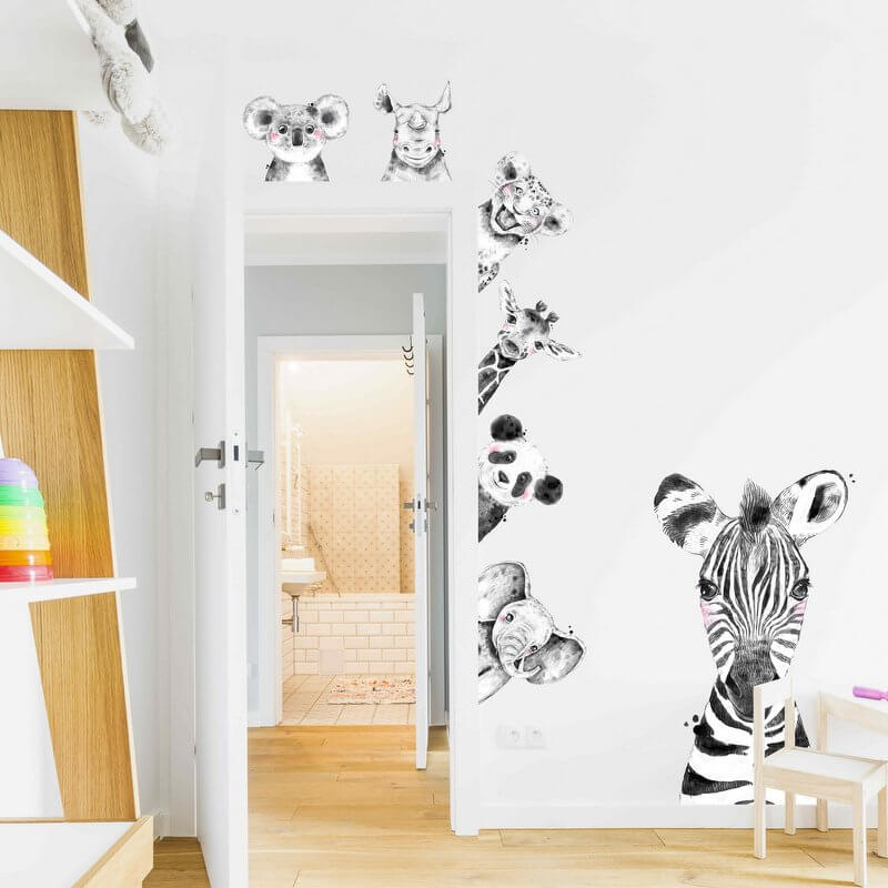 Stickers rondom de deur en meubels - Zwart-witte diertjes